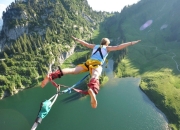 -波斯铁骑对阵尼斯之盾，阿尔瓦雷斯冠军级表现定义亚洲足球新篇章