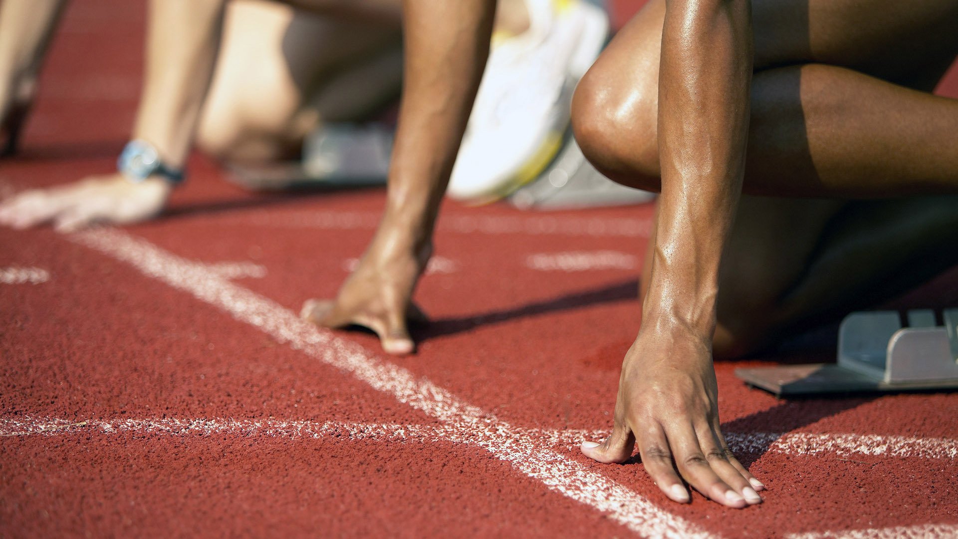 当绿茵场与赛道共振，曼城踏平苏格兰之夜，卡拉斯科在F1的争冠接管