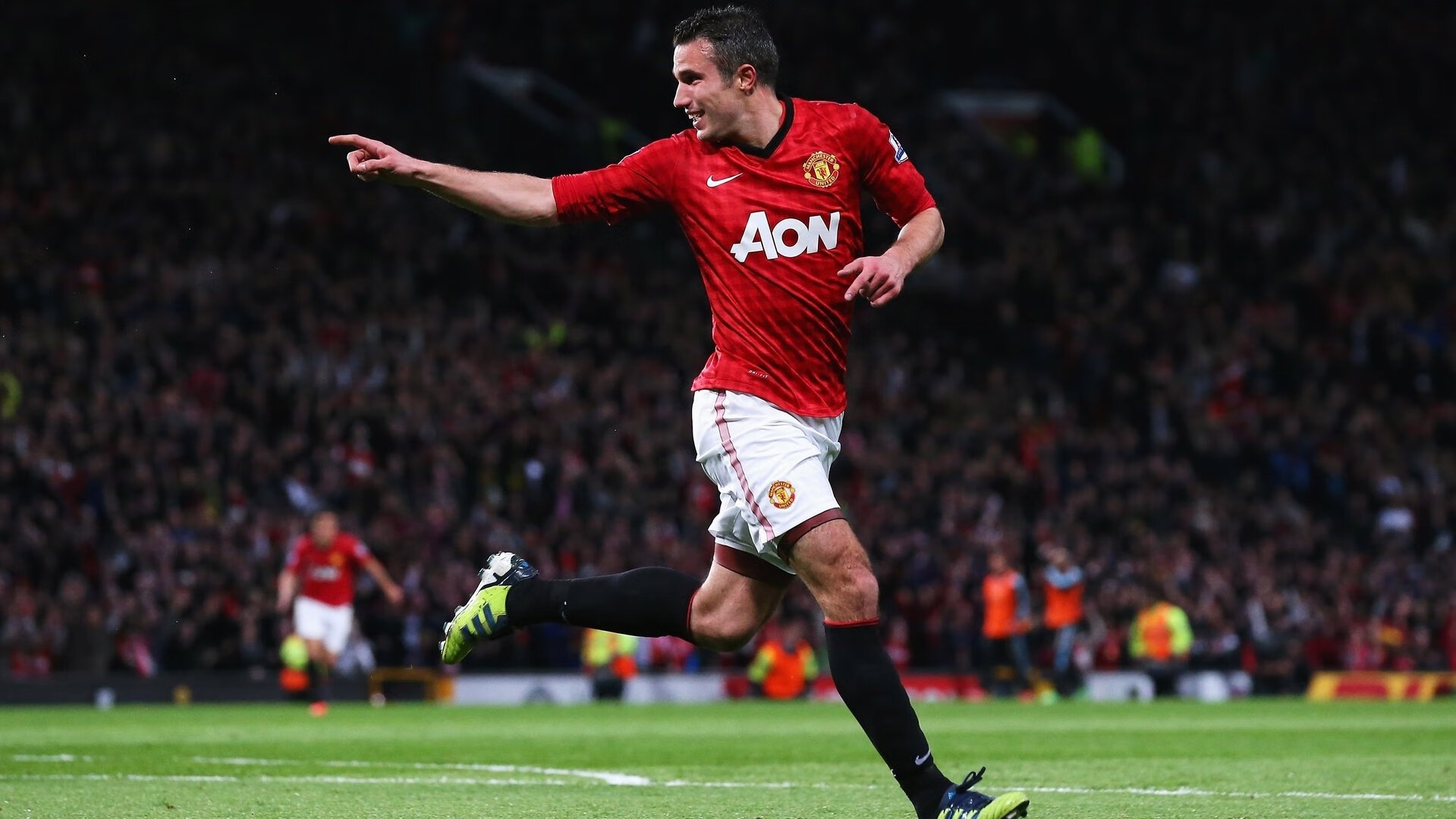 英超争冠之夜，哈登成为全场焦点，当篮球巨星跨界点燃绿茵场