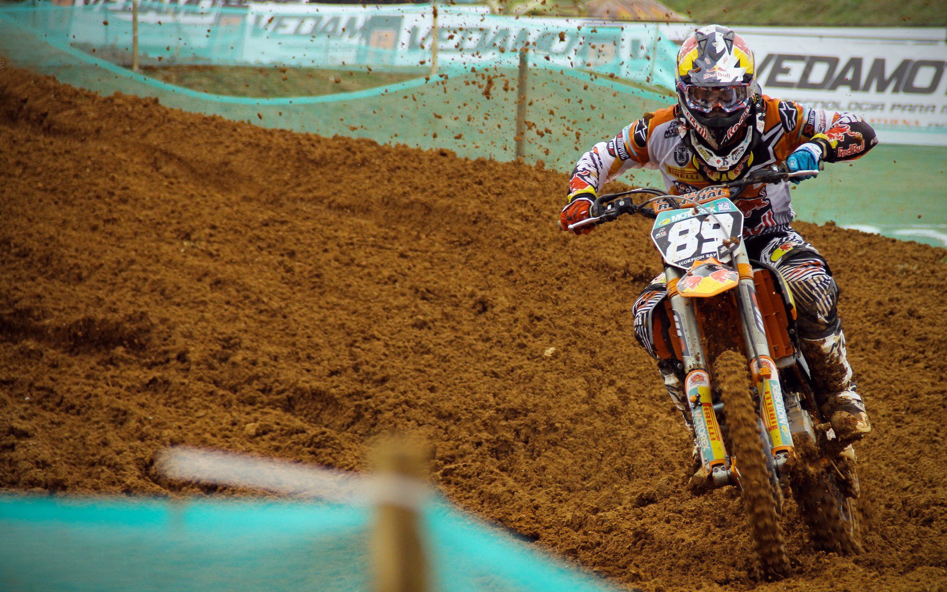 北欧寒冰与加泰火焰的碰撞，加维在重压下完成蜕变，巴萨险胜瑞典劲旅