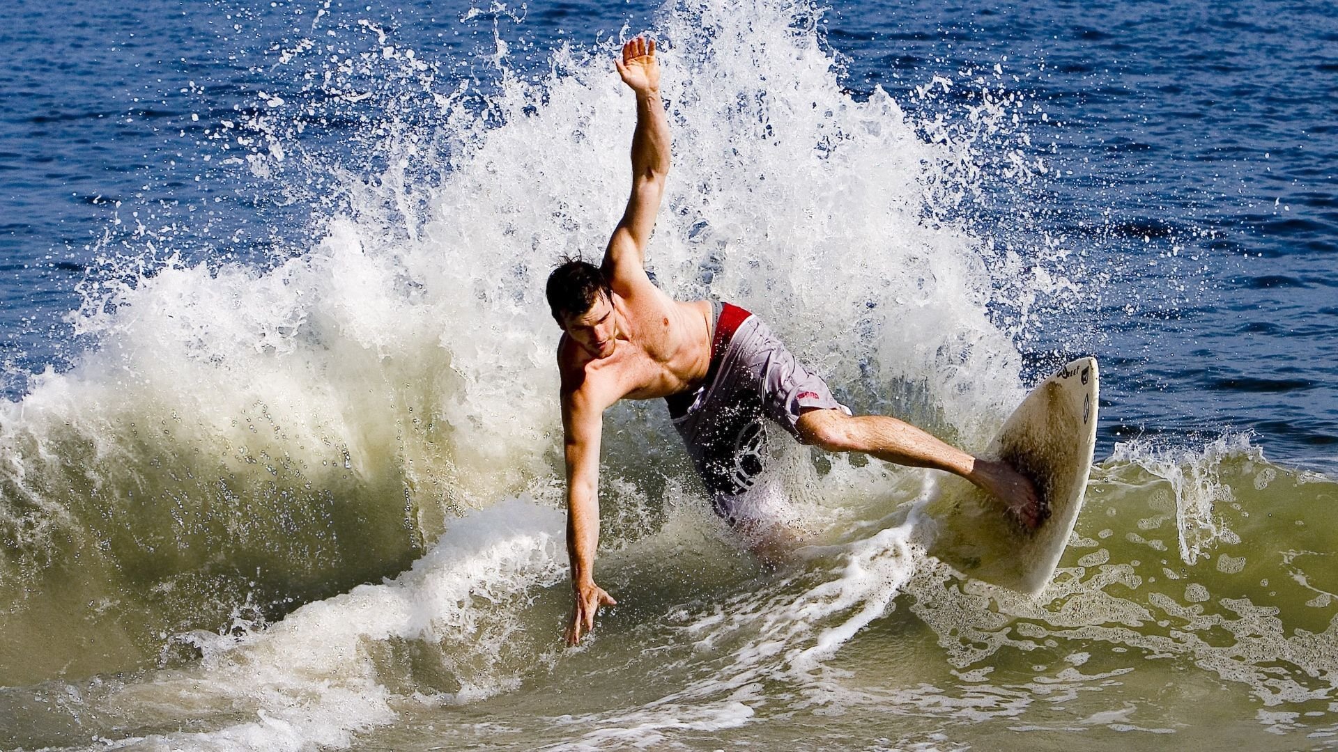 年度焦点之战，比利亚雷亚尔终结冰岛黑马传奇